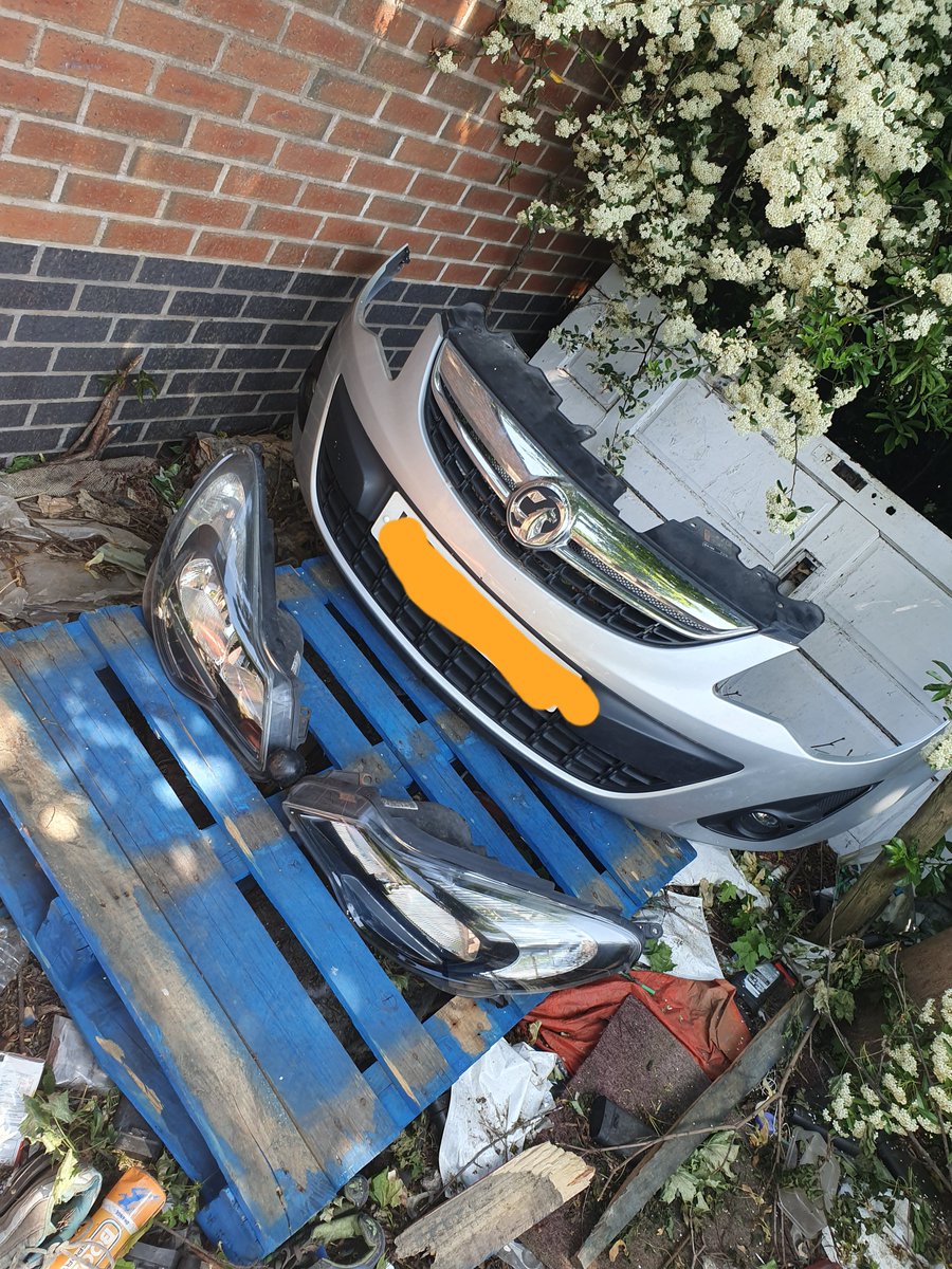 WashwoodWMP's tweet photo. During a weapons sweep officers have recovered the front bumper and front headlights of a Vauxhall corsa.
These car parts were stolen in the early hours of this morning and have now been returned to the owner
#AnotherHappyCustomer #CorsaCannibals #QuickResponse
#Crime #WWHT https://t.co/DSwKCOQ2hr