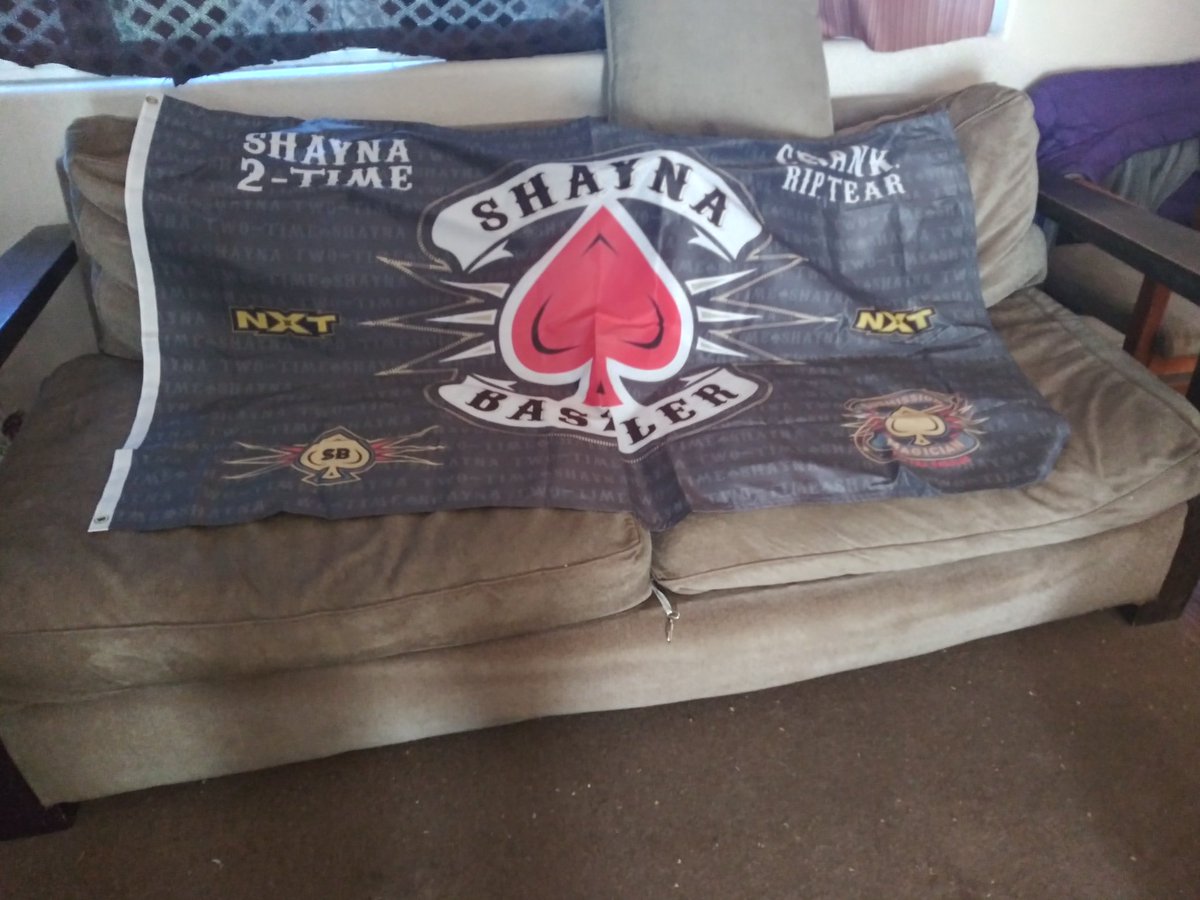 jaividalfangirl's tweet photo. Happy earliy birthday to me my shayna flag came . @QoSBaszler this is bout to be so dope on my wall #shayna2time #nxt #submissionmagician #crankriptear 
#shaynabaszler https://t.co/mwatCadw8Q