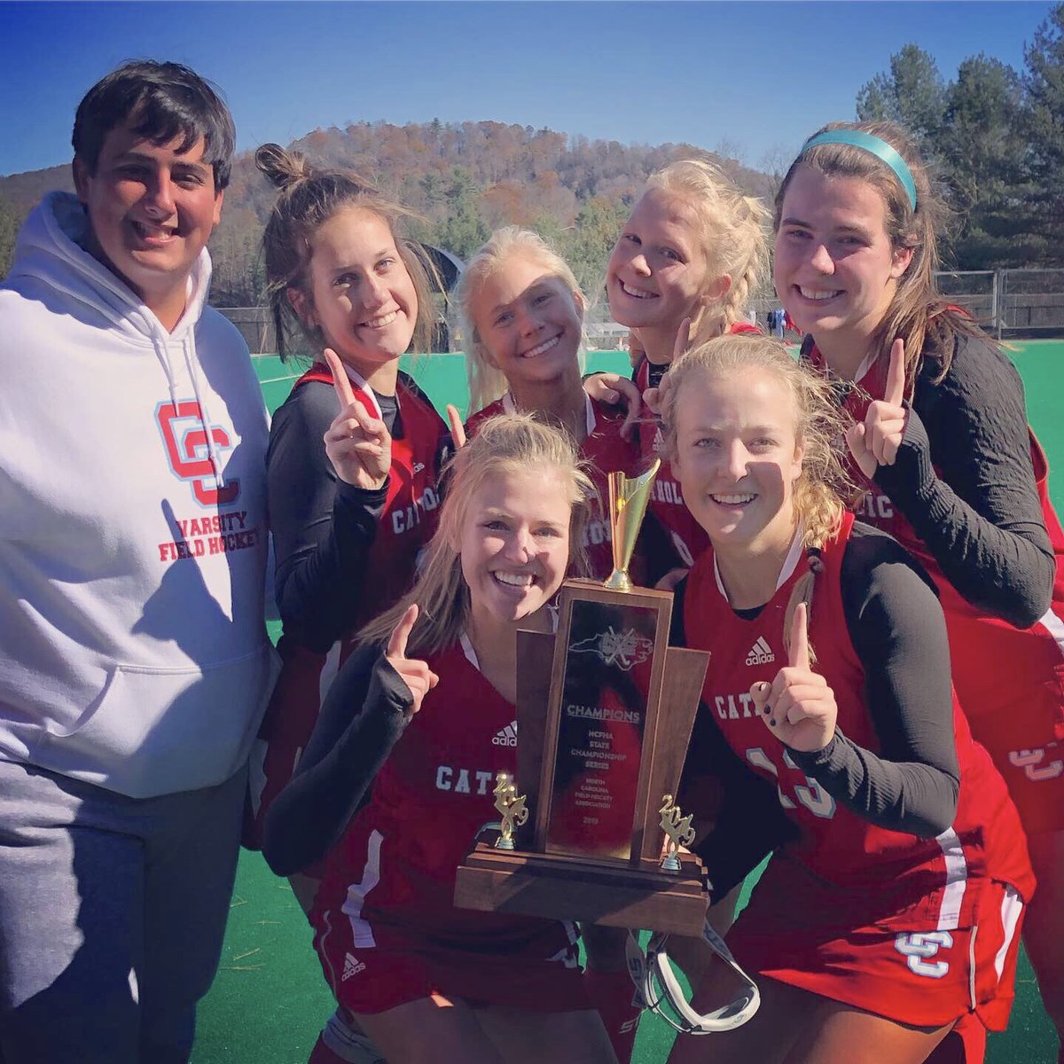 CharCatholicFH's tweet photo. Congratulations to Julia, Anne, Moira, Anna, Virginia, Alice and Robert on their graduation!  We are so proud of you all! 🎓🎉👍🏑🏑💙❤️🐾 @CLTCatholicAlum @CCHSCougarsDen @CCHSCougarNews @GoCCHS @CCHS_Athletic @SCSportsReport https://t.co/hBcVBHVqwe