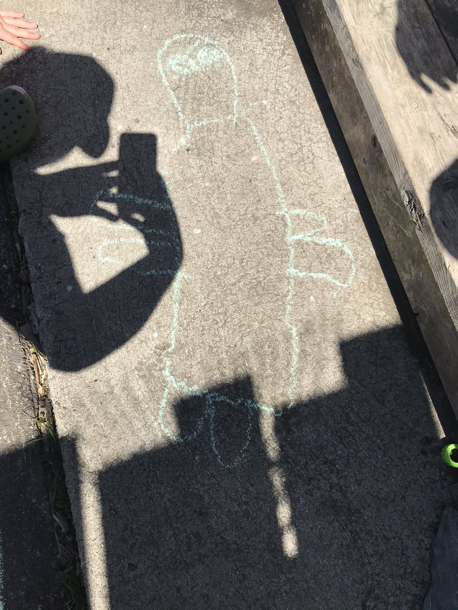 StephnJeffreyS's tweet photo. Carter drawing a frog and a fish :)
#artoutside #learningwhileweplay https://t.co/d1RwFJZPMk