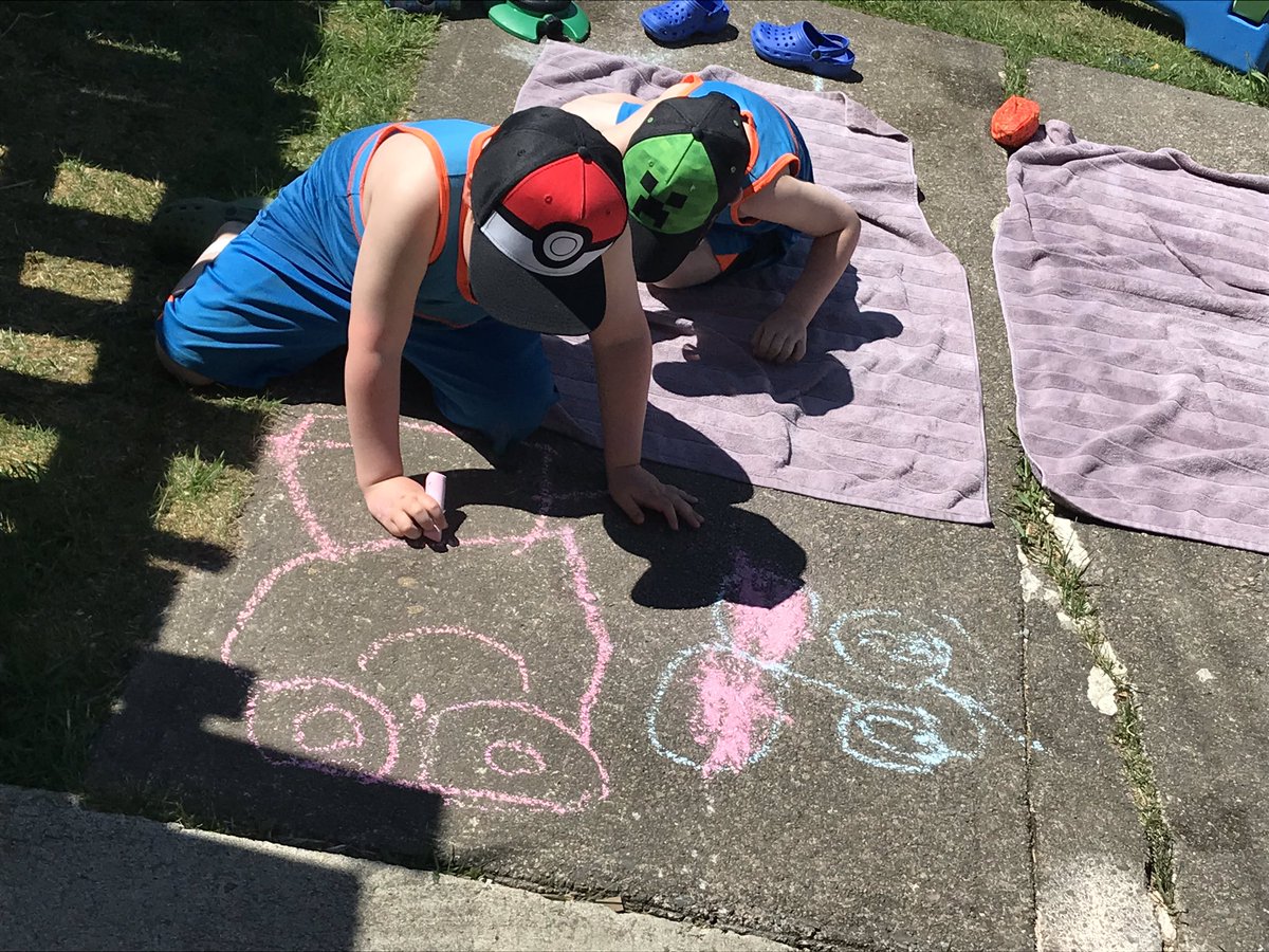 StephnJeffreyS's tweet photo. Carter drawing a frog and a fish :)
#artoutside #learningwhileweplay https://t.co/d1RwFJZPMk