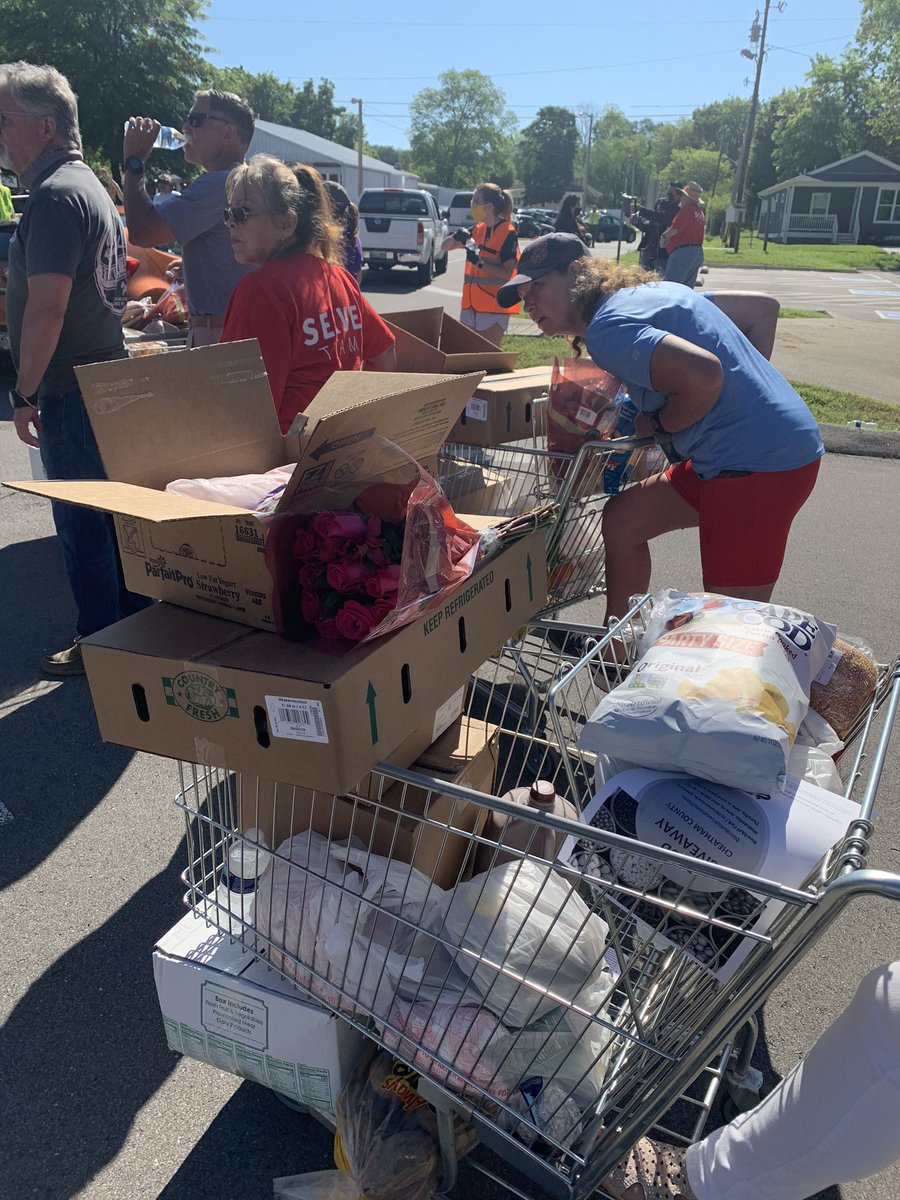 Heyjude629's tweet photo. Spent the morning with @OneGenAway distributing food in Ashland City. Last year @OneGenAway gave away 2.5 tons of food and they’ll surpass that amount by June! They are dedicated change makers! #PayItForward #foodbanks #foodforall #grateful #cowabungalovebomb https://t.co/f0D2pt2TO3