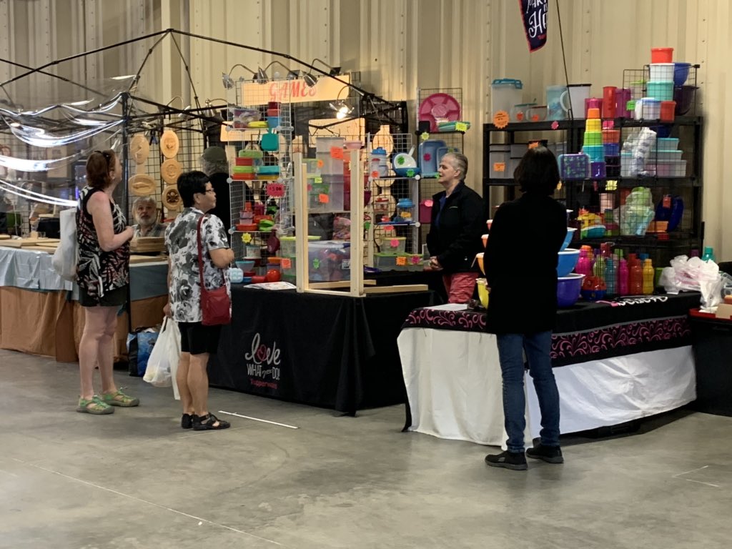 CTVTyler's tweet photo. #Lethbridge Farmersβ Market up and running for its second weekend. 2020 marks the 50th anniversary of the Farmersβ Market at @ExParkLeth. #itsattheex #farmersmarketleth #yql https://t.co/0PShZ8ViXo