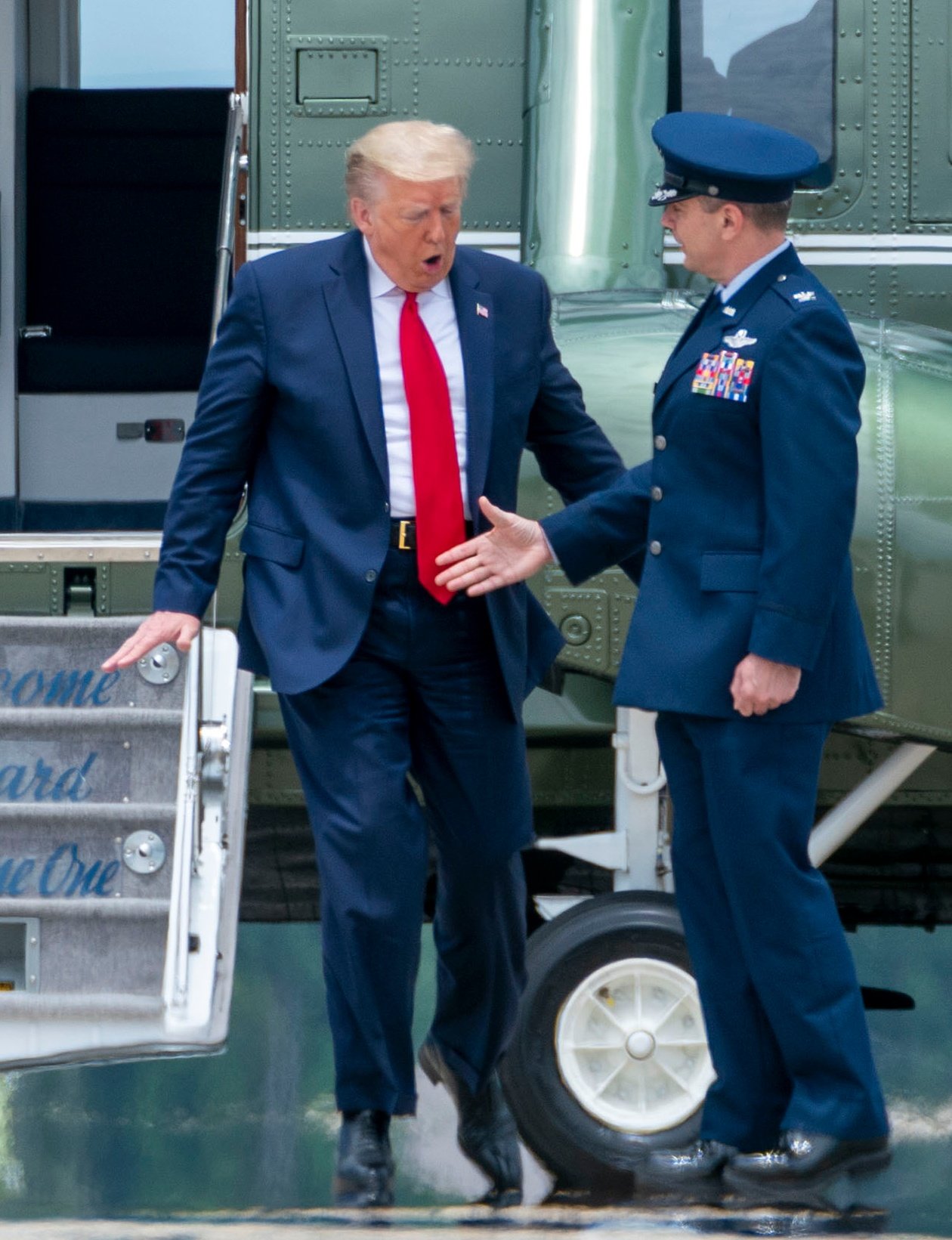 EZSHObwWAAIzbe6?format=jpg&name=large