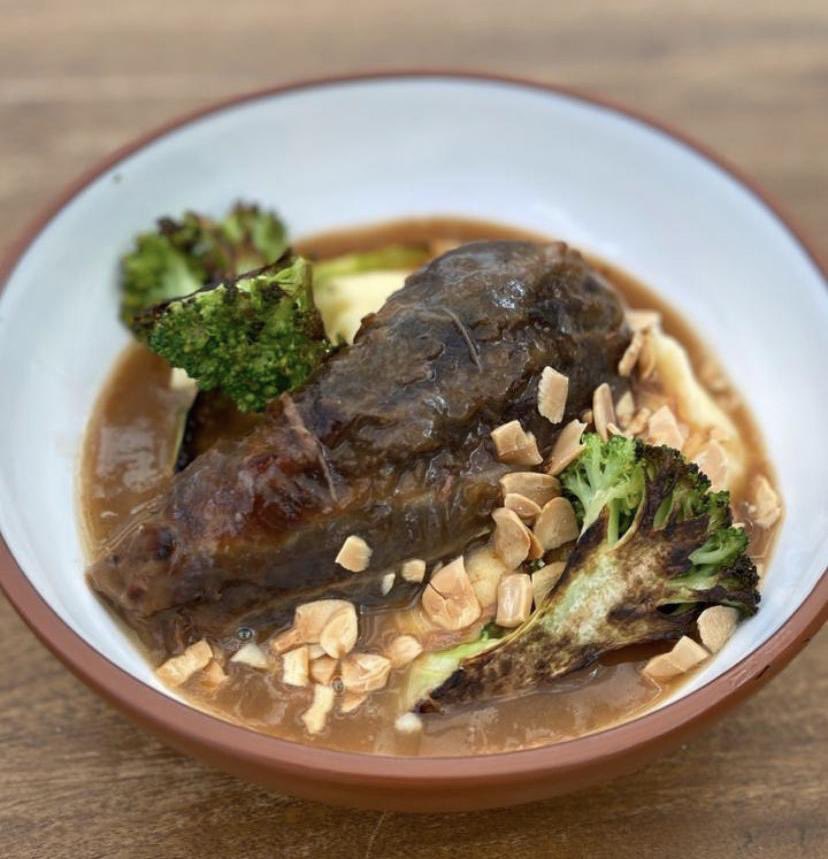 ¿Qué elementos caracterizarán el new normal? El relacionamiento virtual y la necesidad como motor de creatividad, seguramente llegaron para quedarse.
En esta primer telecena, con menu de #NardaComedor abordamos con cada paso los temas más relevantes de la agenda actual