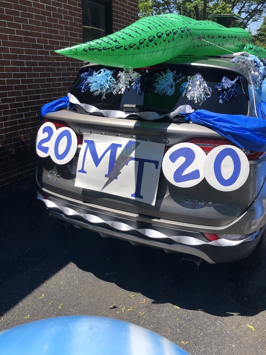Hongsperos's tweet photo. Graduation parade is underway! @pandemicgrad @ManheimTownship https://t.co/dIgr9lt0MB