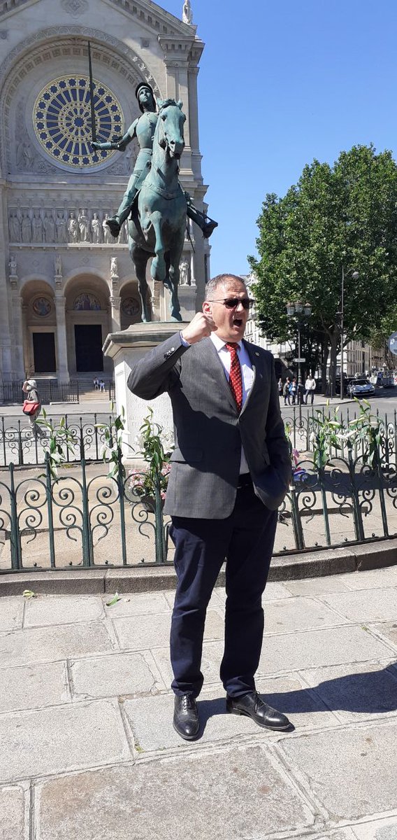 Yvan_Benedetti's tweet photo. En ce jr de fête religieuse de Sainte Jeanne d'Arc, rassemblemt cet après-midi à Paris pour rendre hommage aux personnels de santé, aux victimes de l'épidémie et pr dénoncer les politiques liberticides du gvt. Le #macronavirus oligarchique doit être éradiqué!
#RevolutionNationale https://t.co/cNucMbecuC