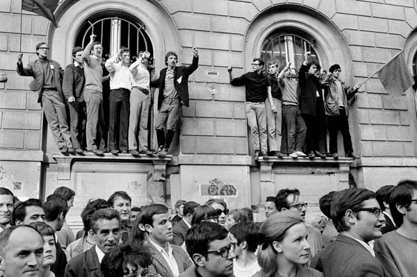 Революция 1960 х. Студенческие волнения во Франции в 1968. Студенческие протесты во Франции 1968. 1968 Год Франция студенческие бунты. Восстание студентов в Париже 1968.