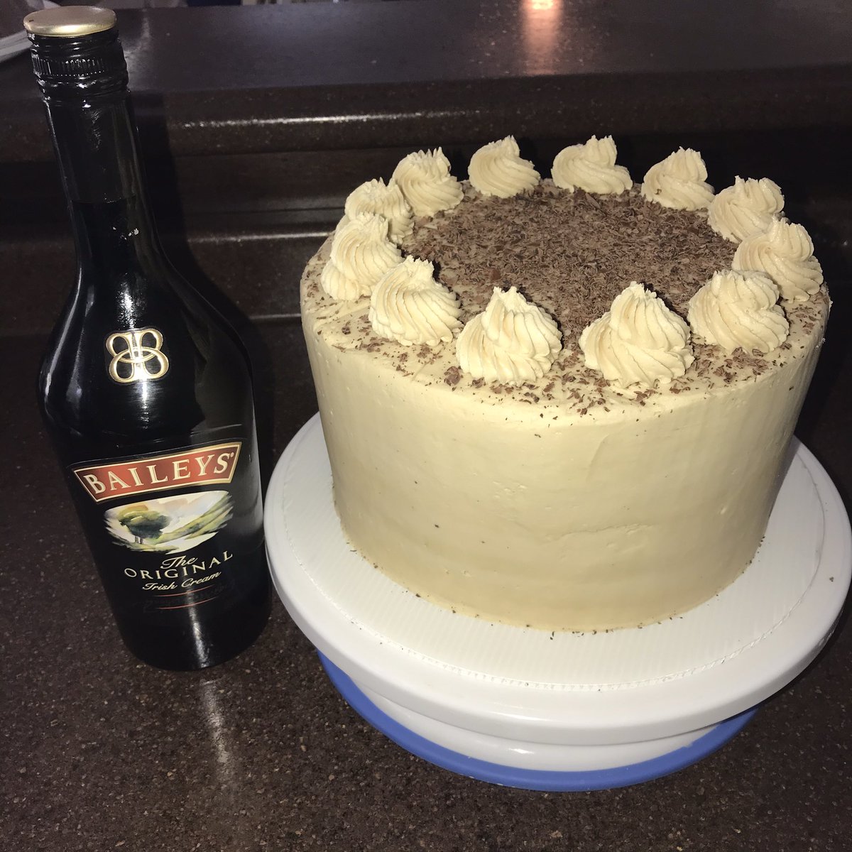 Irish Coffee Cake ☕️
‼️THIS CAKE CONTAINS ALCOHOL‼️
Like my page on Facebook: Dej’s Goodies 💙
Like/ Comment/ Retweet❤️
#dejsgoodies #baileysirishcream #tipsycakes #hinesvillebaker #savannahbaker #ssu #fvsu #savannahga #hinesvillega #warnerrobins #homemade