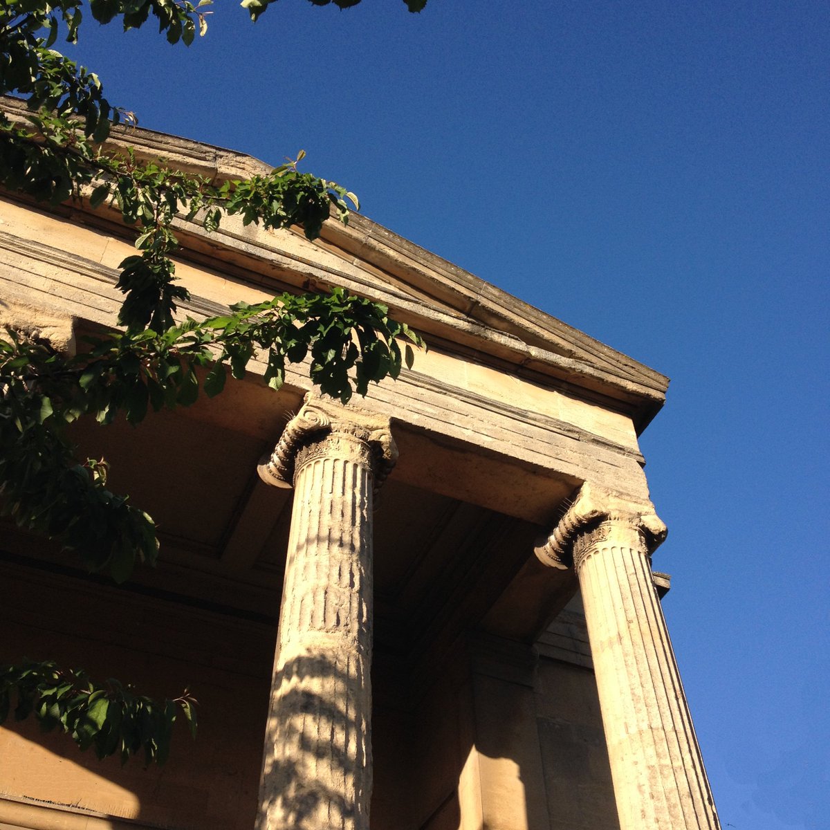 OxTweets's tweet photo. "@JerichoFifteen" Athens, Rome or . . . Walton Street, #Oxford?!
😉☀️😎☀️
#freud #freuds #waltonstreet
#JerichoOxford https://t.co/gdVjVC9fUr