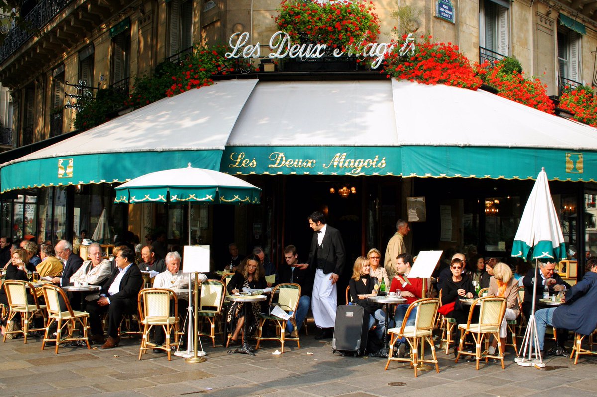 DelvaMaguet's tweet photo. L’heure est au decofinement mardi 2 juin2020 nous allons être de retour dans les cafés et restaurants car sachez le Paris sans restaurants sans les bistrots et  cafés n’est plus Paris. Le 2 juin 2019 je vais me replonger dans mes habitudes  consistant à regarder les passants. https://t.co/03bDpKe0Ar