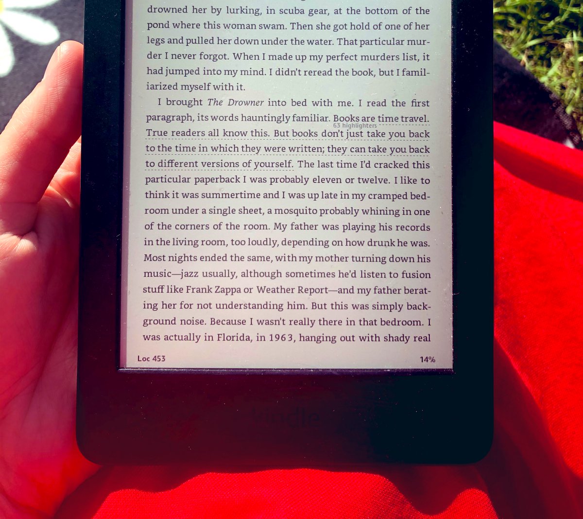 ChloeELHarrison's tweet image. Found a reimagined ‘(re-)reading is (time) travel’ metaphor: rather than travelling to a different time in the context of the book, here re-readers travel to different parts of their life via the book #rereading #researchnotes @LouiseNuttall