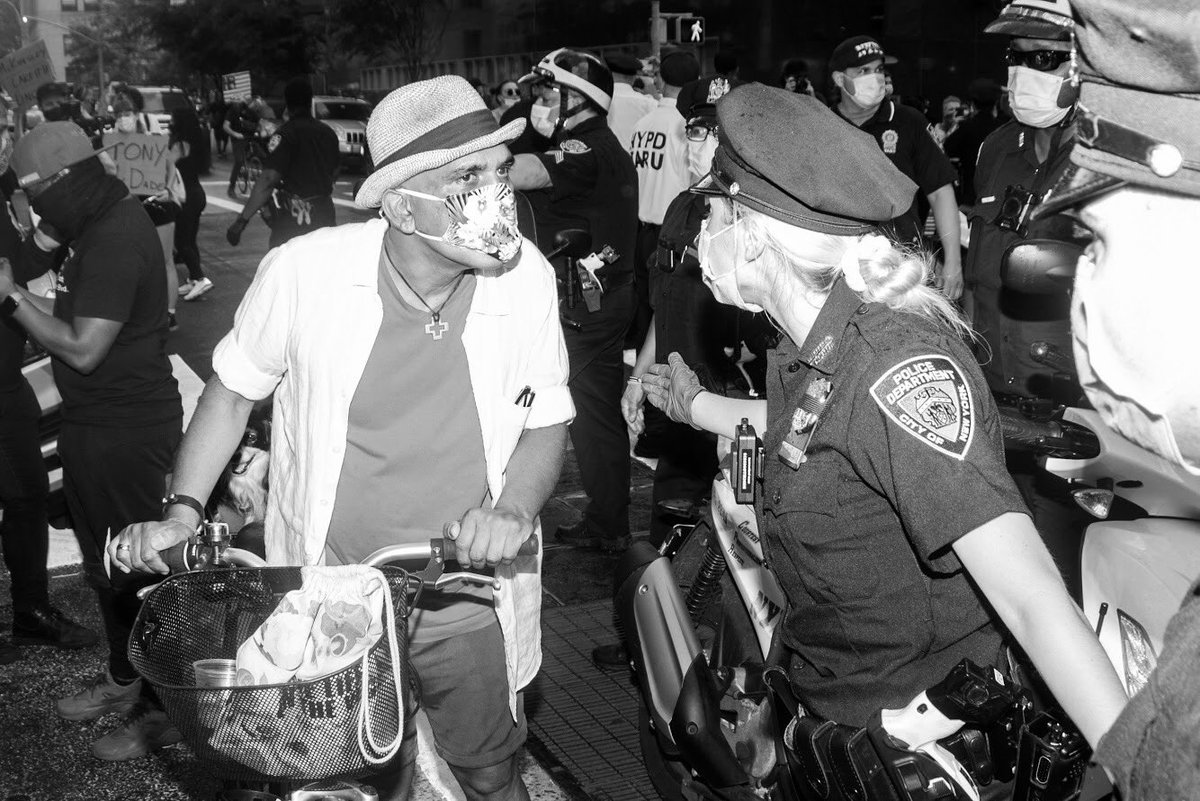 Photo thread: Protests through NYC. Please take the time to look through these and share.  #GeorgeFloyd ,like countless others was murdered as if his life was meaningless. He could've been you or me and I'm not going to wait until it is.