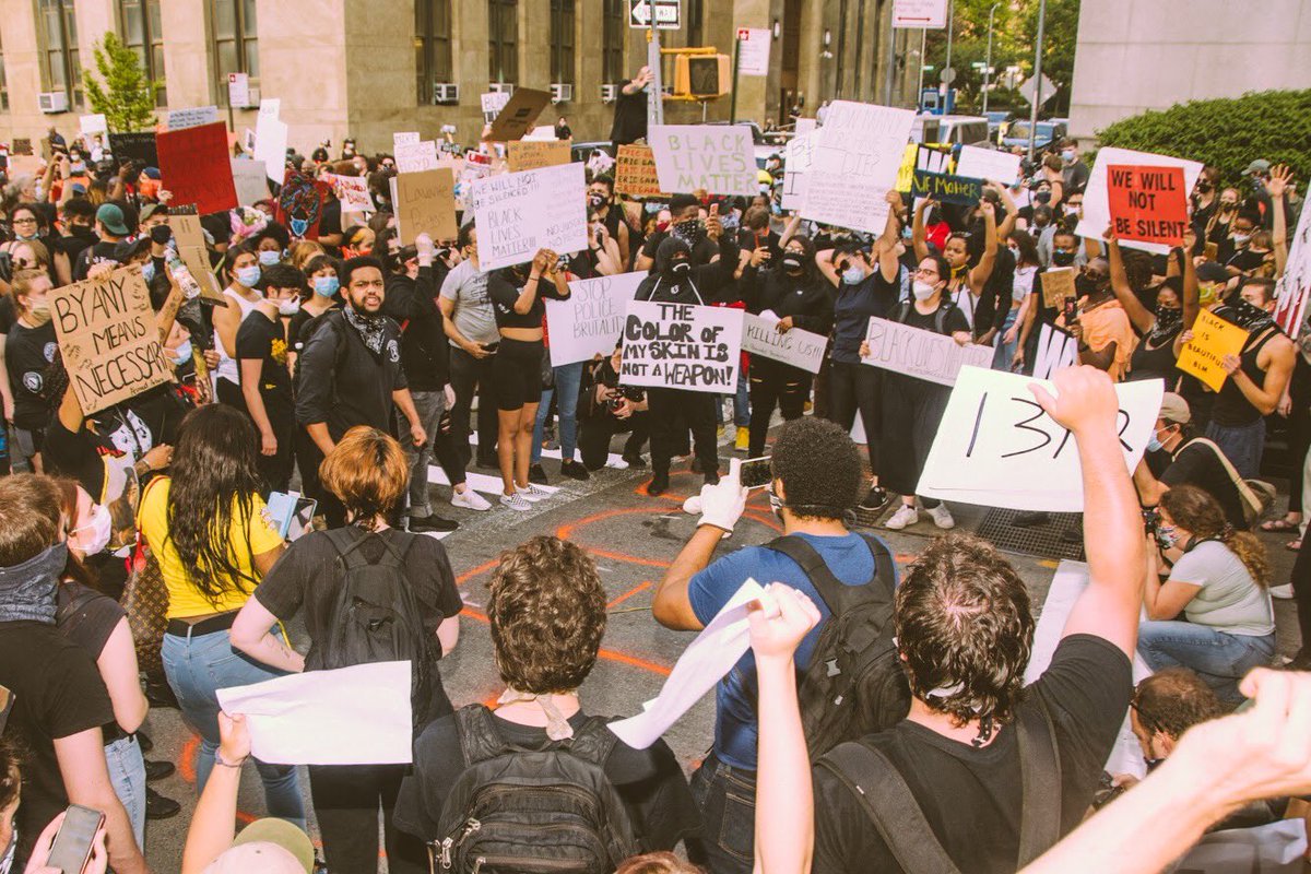 Photo thread: Protests through NYC. Please take the time to look through these and share.  #GeorgeFloyd ,like countless others was murdered as if his life was meaningless. He could've been you or me and I'm not going to wait until it is.