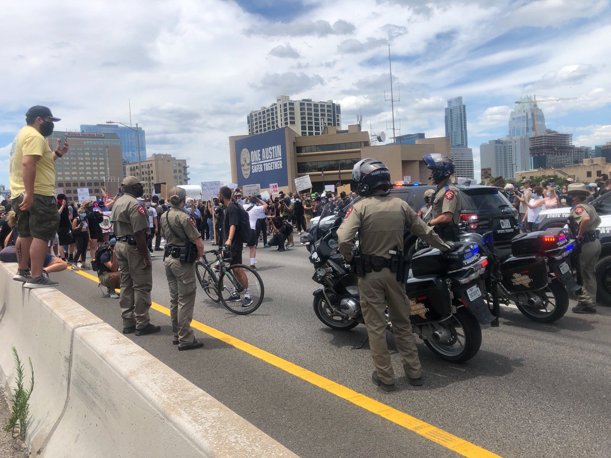 KXAN_News's tweet photo. Demonstrators block traffic on I-35 near the Austin Police Department Headquarters during the second day of protests the deaths of George Floyd and Mike Ramos. https://t.co/htWj5kfocq https://t.co/pRVwYE1sYr