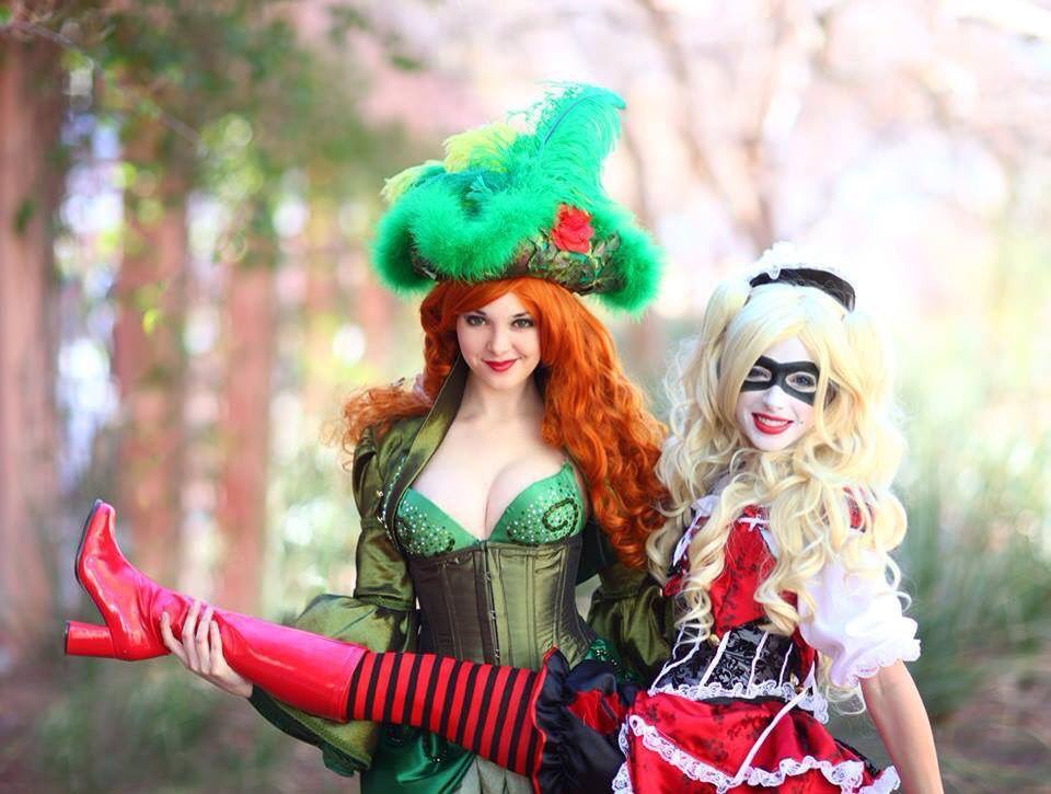 FleurDeVillainy's tweet photo. #HarleyQuinn has been one of my favorite #villains to cosplay. Enjoy this #throwback #throwbackcosplay https://t.co/TG0w3d4tFv