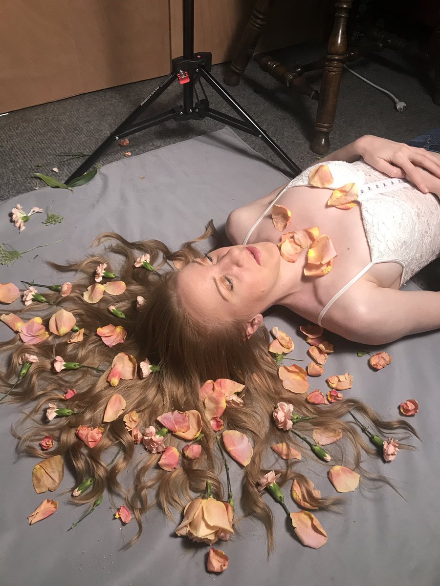 Sarah_sah_sass's tweet photo. Some fun with flowers #floraldesign #hairphotography #silentenvyproductions #strawberryblonde #sarahmartin #longhhairdontcare #rosepetals #flowerphotography #impactlighting #canon6dmii https://t.co/KjbEqfvDms