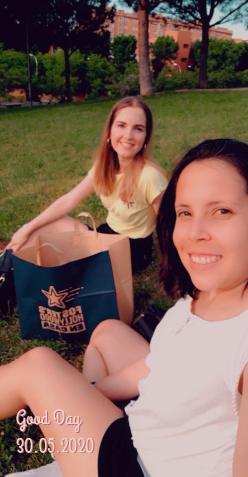 Sabado de reencuentro @mariaal_dobos a disfrutar un rato despues de tanta locura!! #FosterHollywood #SuperCompi #ComiendoSiempre