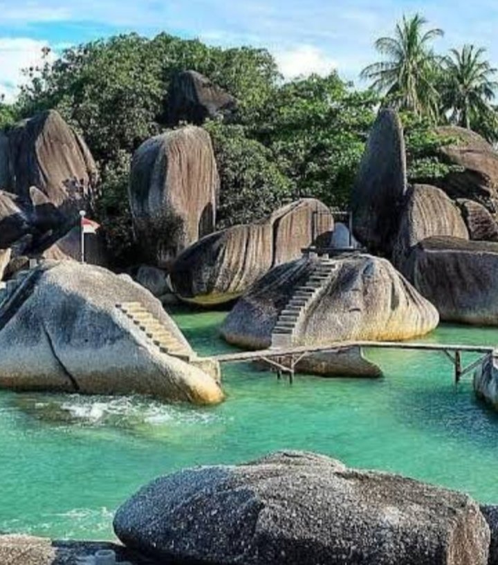 PUTRALEMBAYUN19's tweet photo. Yuk mengenal lebih dekat
Pulau NATUNA https://t.co/0rNkFc4mdC