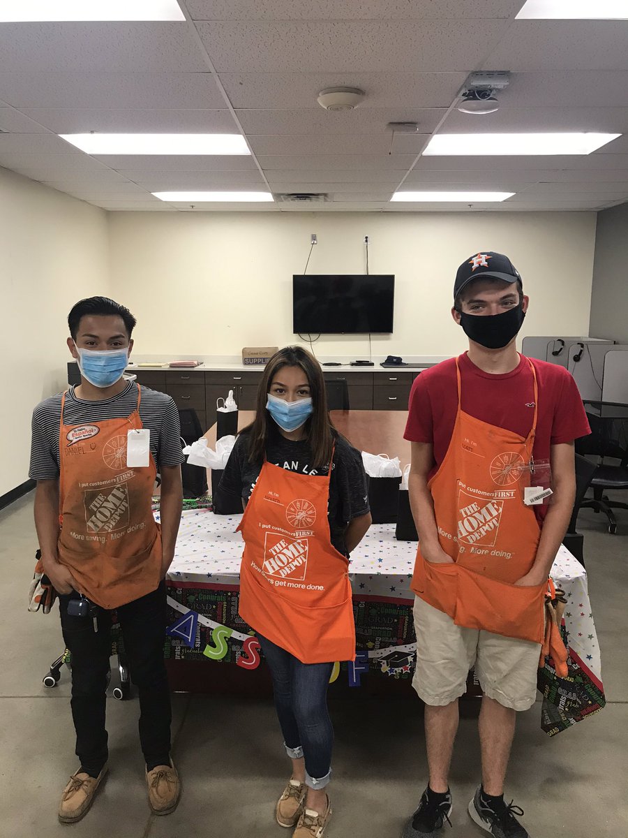 AaronM6586's tweet photo. Congratulations to Daniel, Nevaeh, and Matt on their upcoming graduations. 6586 is proud of you. #D260Classof2020 https://t.co/MeJuIIhSrq
