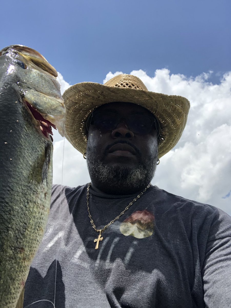 _DaRealJ5's tweet photo. My Daddy Said Stop Fucking Playing With Him 😂😂 #FishMaster https://t.co/ZK8gDp14ff