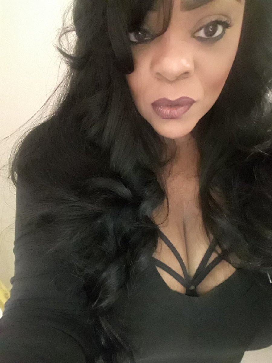 nicolefaces1's tweet photo. Work day slay..#caution
#MILFCHOCOLATE https://t.co/Nlqsk6xRYN