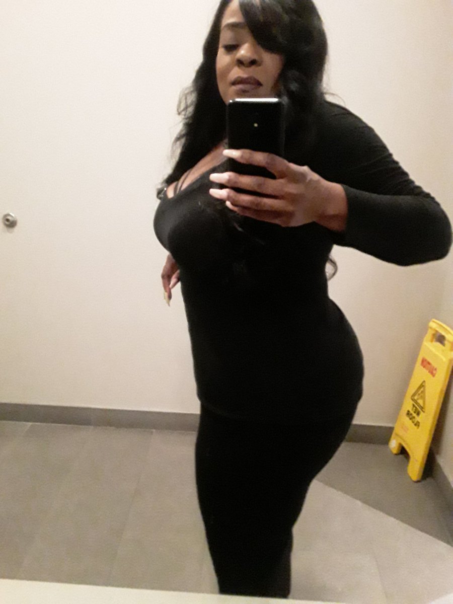 nicolefaces1's tweet photo. Work day slay..#caution
#MILFCHOCOLATE https://t.co/Nlqsk6xRYN