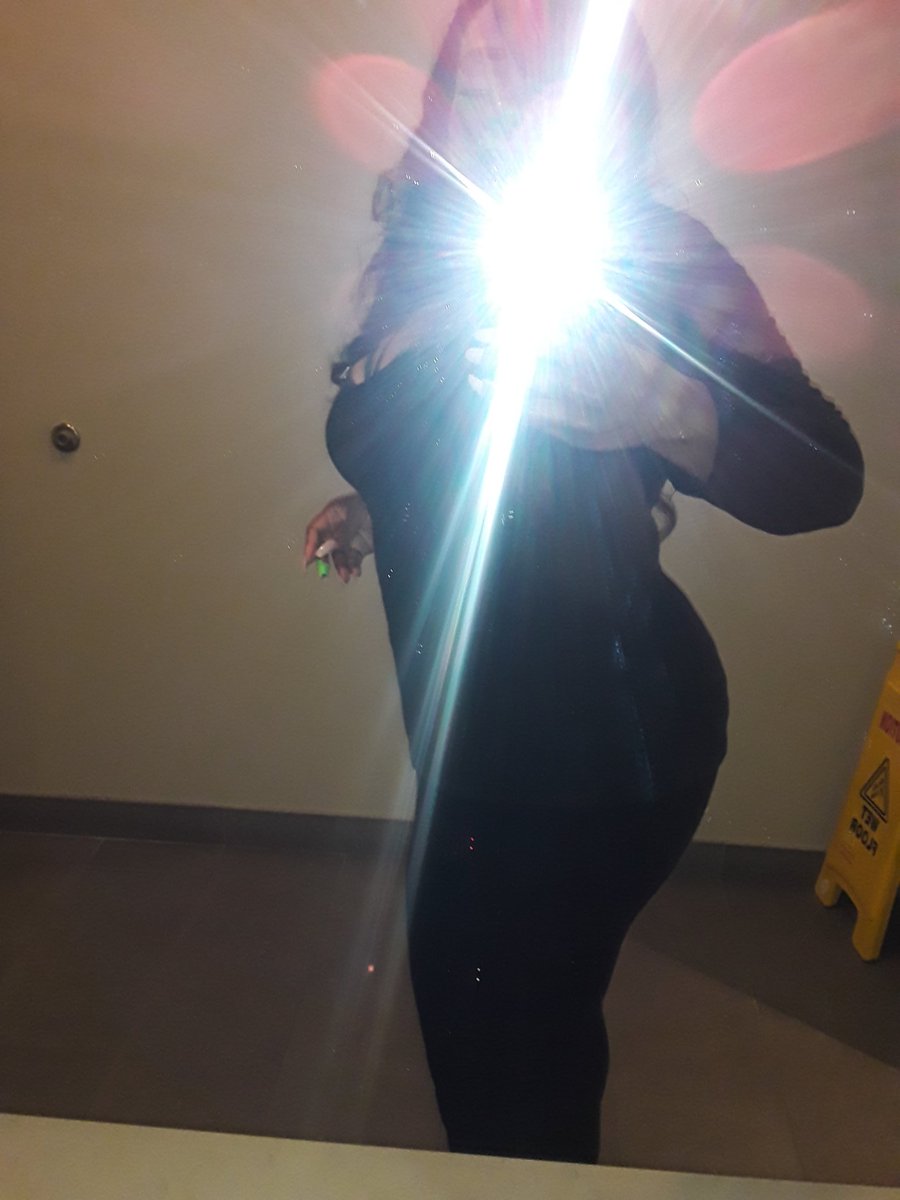 nicolefaces1's tweet photo. Work day slay..#caution
#MILFCHOCOLATE https://t.co/Nlqsk6xRYN