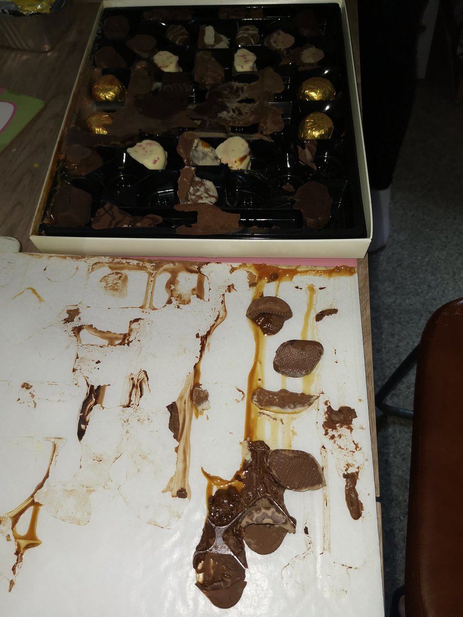 rhian123x's tweet photo. @amazon @thorntonschocs how disappointed am I?  Had these from my daughter as a birthday present. Delivered by Amazon. She's gutted as she's shielding and hasn't seen me since March. #meltedmess https://t.co/OI8WGQuQru