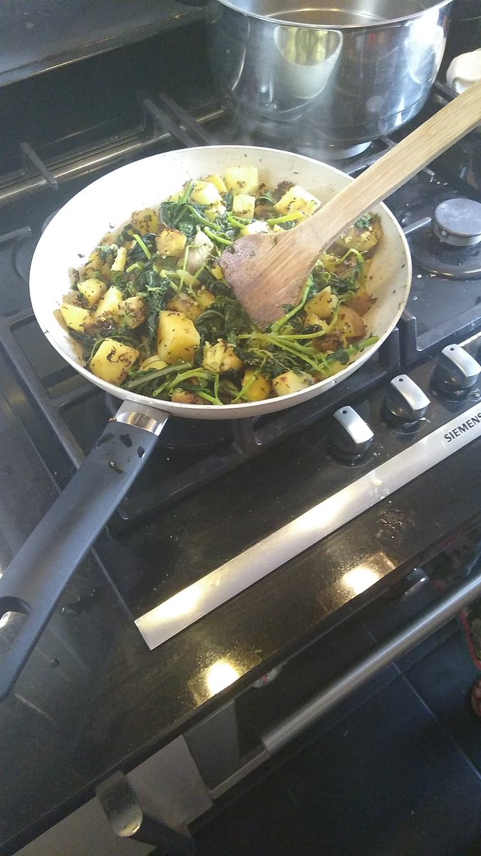 Just did cookalong with <a href="/SpiceMonkeyUK/">Nikita Gulhane</a> and now as if by magic we have amazing saag aloo and spicy kebabs. Thanks Nick &amp; H!