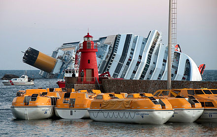 Marta_4ESO's tweet photo. El crucero italiano Costa Concordia queda semihundido en la Isla de Giglio con más de 4000 personas a bordo. Dicho accidente deja 32 muertos.
#2⃣0⃣1⃣2⃣ https://t.co/MN5cUjqjXY