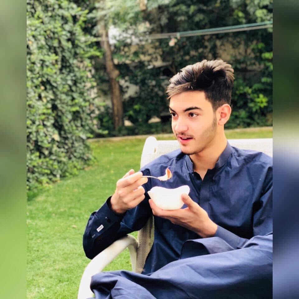 sanaejaz2's tweet photo. پاکستان واحد ریاست ہے  جہاں مزہبی منافرت، لسانی منافرت بنیاد پرستی اور انتہا پسندی کے بیانیوں کو ریاستی سطح پر پھیلایا جاتا ہے. یہ معصوموں کو نہ صرف خود مارتے ہیں بلکہ ایک دوسرے سے بھی مرواتے ہیں. یہ موت، نفرت، انتہا پسندی اور جنگ میں اپنی بقا سمجھتے ہیں. 
#Justice4QuettaMartyrs https://t.co/OMo9HRs4Kn