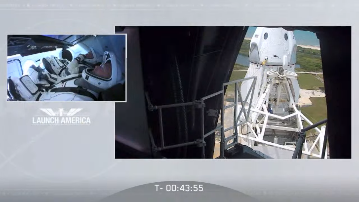 RocketRundown's tweet photo. Crew access arm is being retracted. #LaunchAmerica https://t.co/EkyiubgOkb