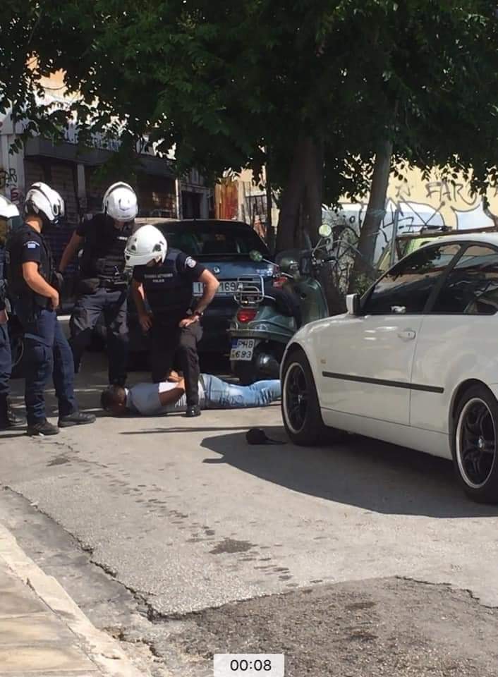 nikosarantakos's tweet photo. Οδός Ευριπίδου, σήμερα. Ο μπατσάκος ζήλεψε τη δόξα του φονιά της Μινεάπολης. https://t.co/iovO1tQoNY