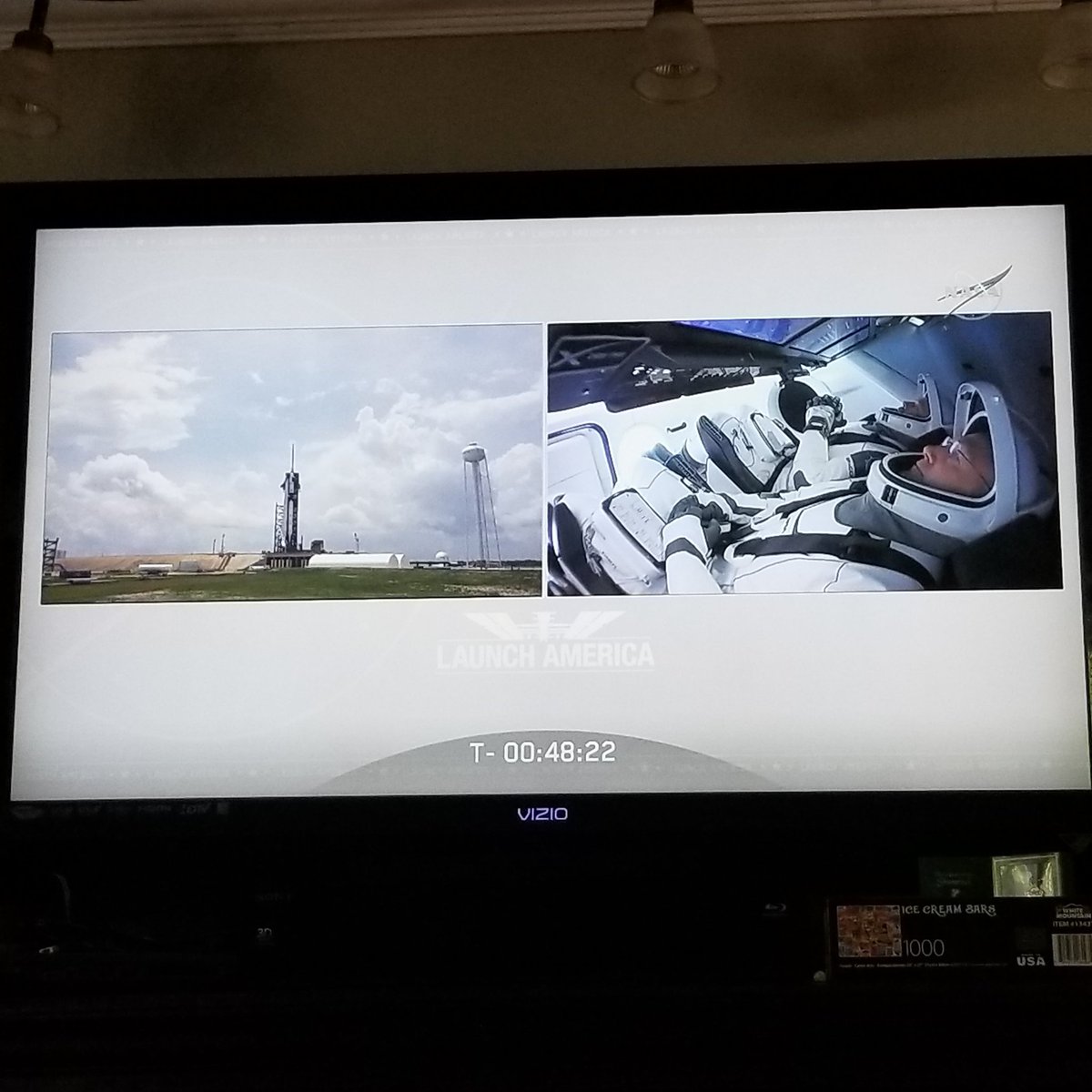 tabbypants's tweet photo. #LaunchAmerica #SpaceX #Dragon 
#KennedySpaceCenter #InternationalSpaceStation GOOD LUCK UNITED STATES ASTRONAUTS!!   I watched the last one, and I'm watching this one!! 🇺🇸🇺🇸🇺🇸🇺🇸👨‍🚀👩‍🚀 https://t.co/XOSQkFoRit