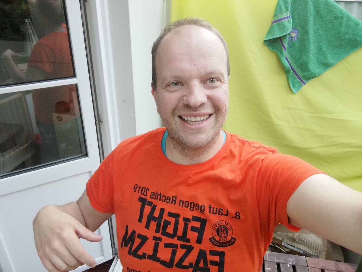 alienzee's tweet image. Los geht's um die Alster #lgr2020 #fightfascism #refugeeswelcome #leavenoonebehind