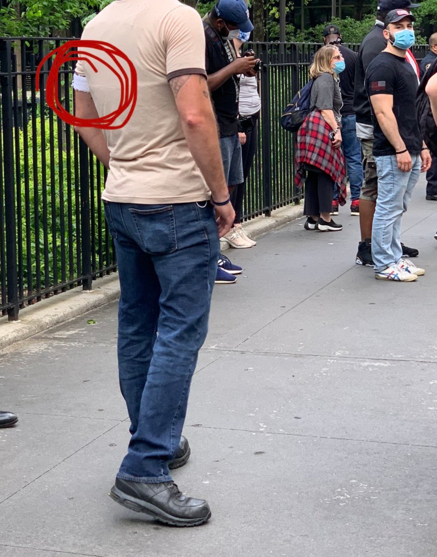 MelloMusicGroup's tweet image. Heads up, the undercovers are wearing white arm bands to recognize each other. If they change it up, just peep the shoes.