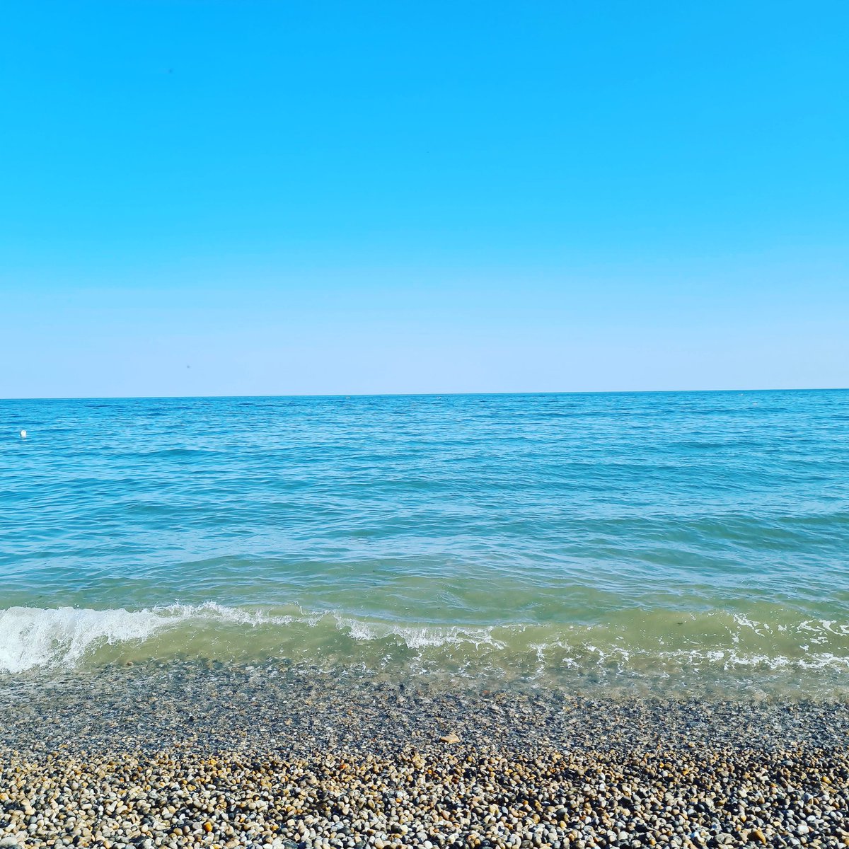 My happy place 💛 

So thankful and so lucky to live by the sea. Sitting on the beach, reflecting about my day is just what the doctor ordered 😊 

💙💙💙💙💙