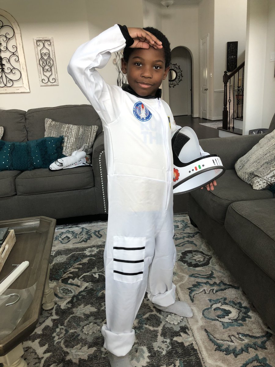 NeshiaDemouchet's tweet photo. Future Astronaut excitedly waiting for the launch. #LaunchAmerica https://t.co/Mw7bMnEvPe