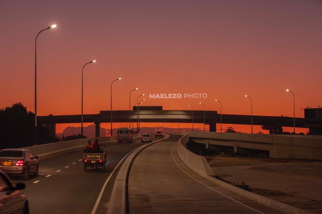 TZMsemajiMkuu's tweet image. Muonekano wa barabara za juu za Ubungo jioni #KAZIINAENDELEA2020 #TUMEAMUA2020 #TUNATEKELEZA2020