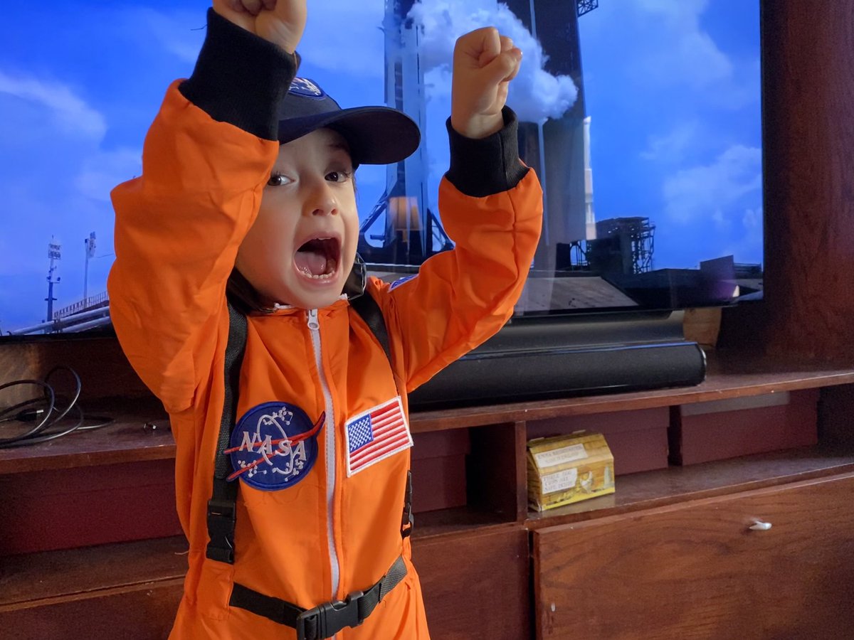 TomimimiApp's tweet photo. Tomi&amp;Mimi are ready for Take Off!!!!!#LaunchAmerica #NASA #SpaceX #tomimimi https://t.co/Bka6Lzc8De