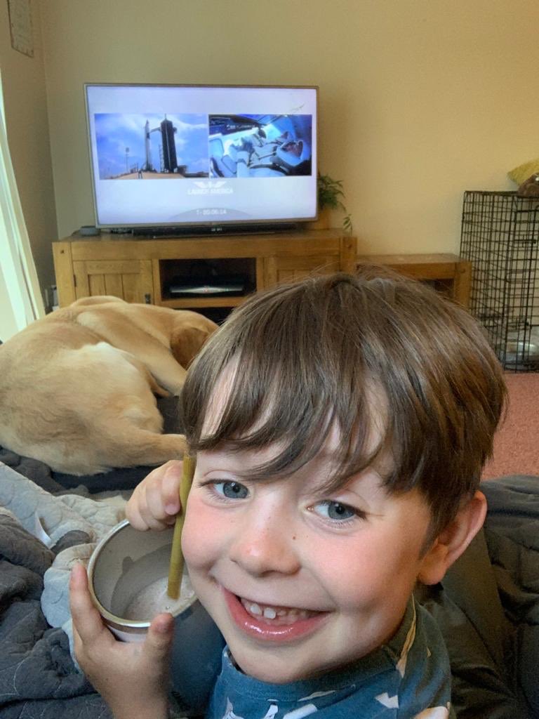 ReadAudioMatt's tweet image. Here we go!! @elonmusk @SpaceX @NASA Watching from the U.K. 🤙 🚀