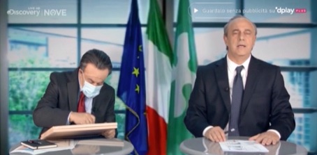 tempoweb's tweet photo. #Crozza è #CrozzaFontana e #CrozzaGallera E rimedia alla gaffe della mitica coppia https://t.co/TXzjqDU3Rj https://t.co/dRsvkpKK1C