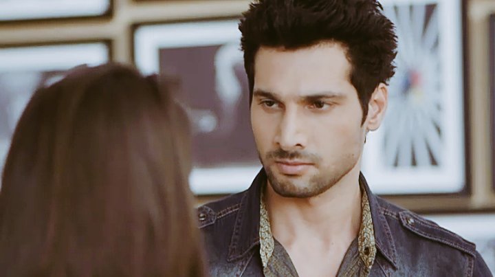 These tashan stares  #ArdhikaRadhu cutie is equally giving back to Arjun hmm  #Manmarzian