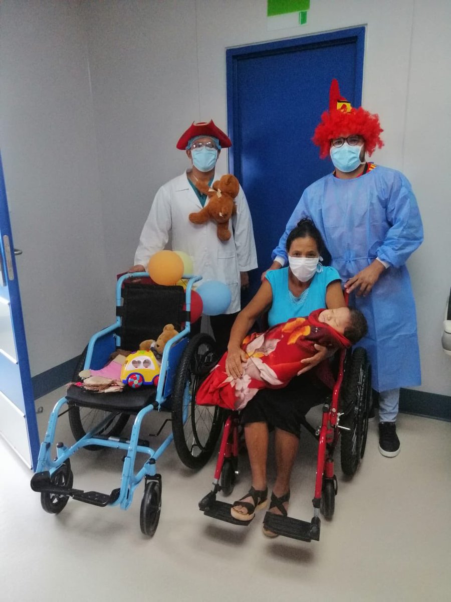 FUNDANIQUEM's tweet photo. Apoyo psicológico a los pacientes y familiares antes de cirugía. #fundaniquem 🇭🇳 #porlavidadelniñoquemado 😇 https://t.co/qFucCM5Ozt
