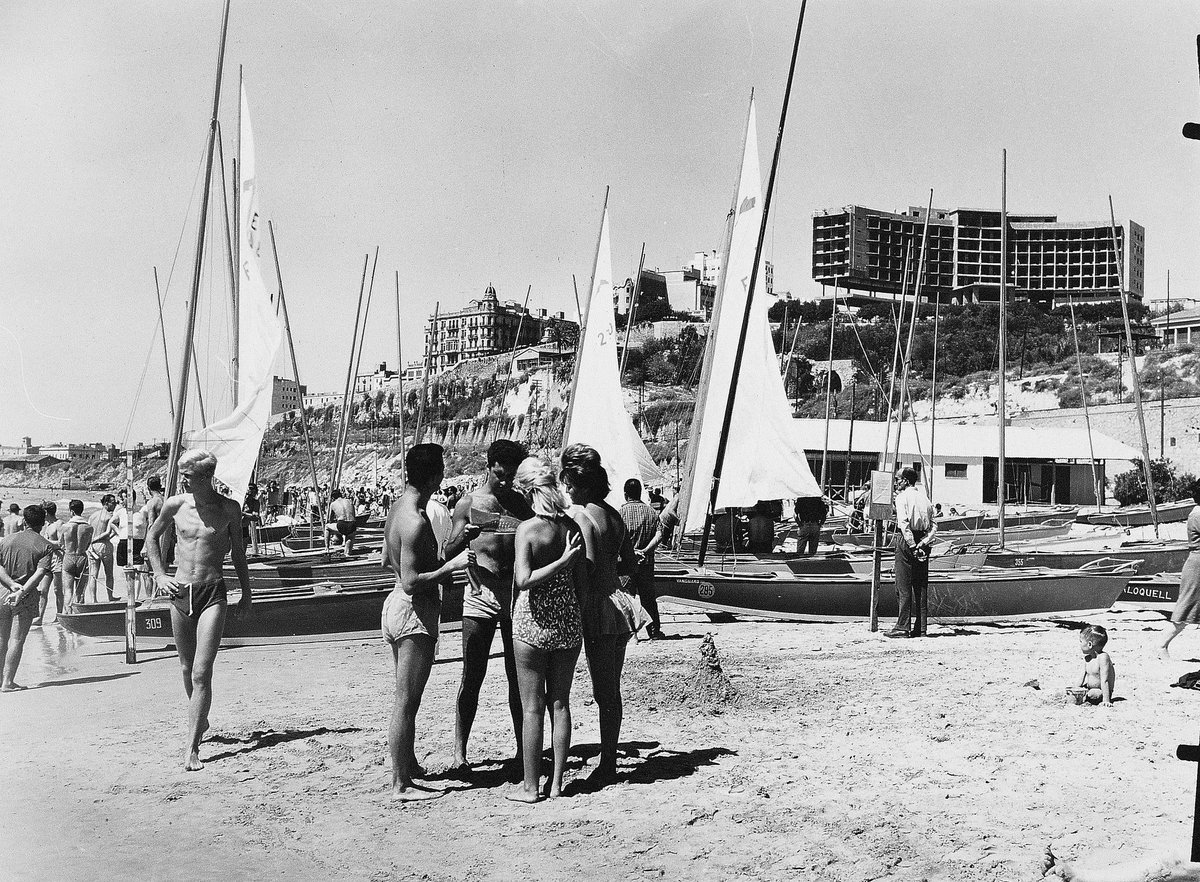 ArquiTarragona's tweet photo. #TarragonaModerna vista de la Platja del Miracle any 1961, al fons, es veu l’Hotel Imperial Tarraco que encara s’està construint #Tarragona Foto Chinchilla. Centre d’Imatges de Tarragona / (AHCT)
Hotel Imperial Tarraco, 1957-63 / #Monrava +Antonio Pujol Sevil #arquitectes https://t.co/VI1ClYE8tW