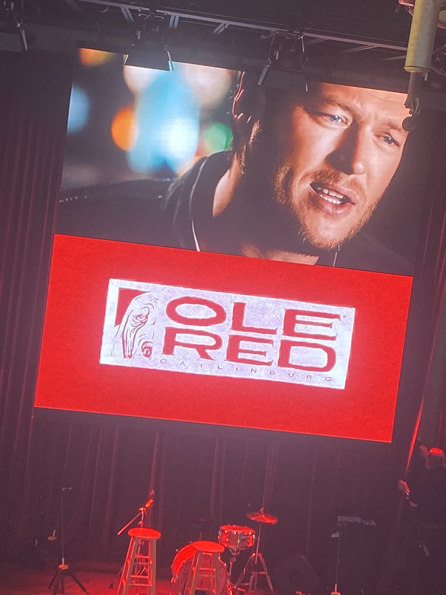 kboshell97's tweet photo. We love you @blakeshelton #oleredgatlinburg https://t.co/pk6fhaqCEg