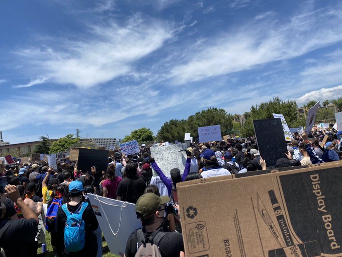 Demand change✊🏻 https://t.co/VfeABPZtsa