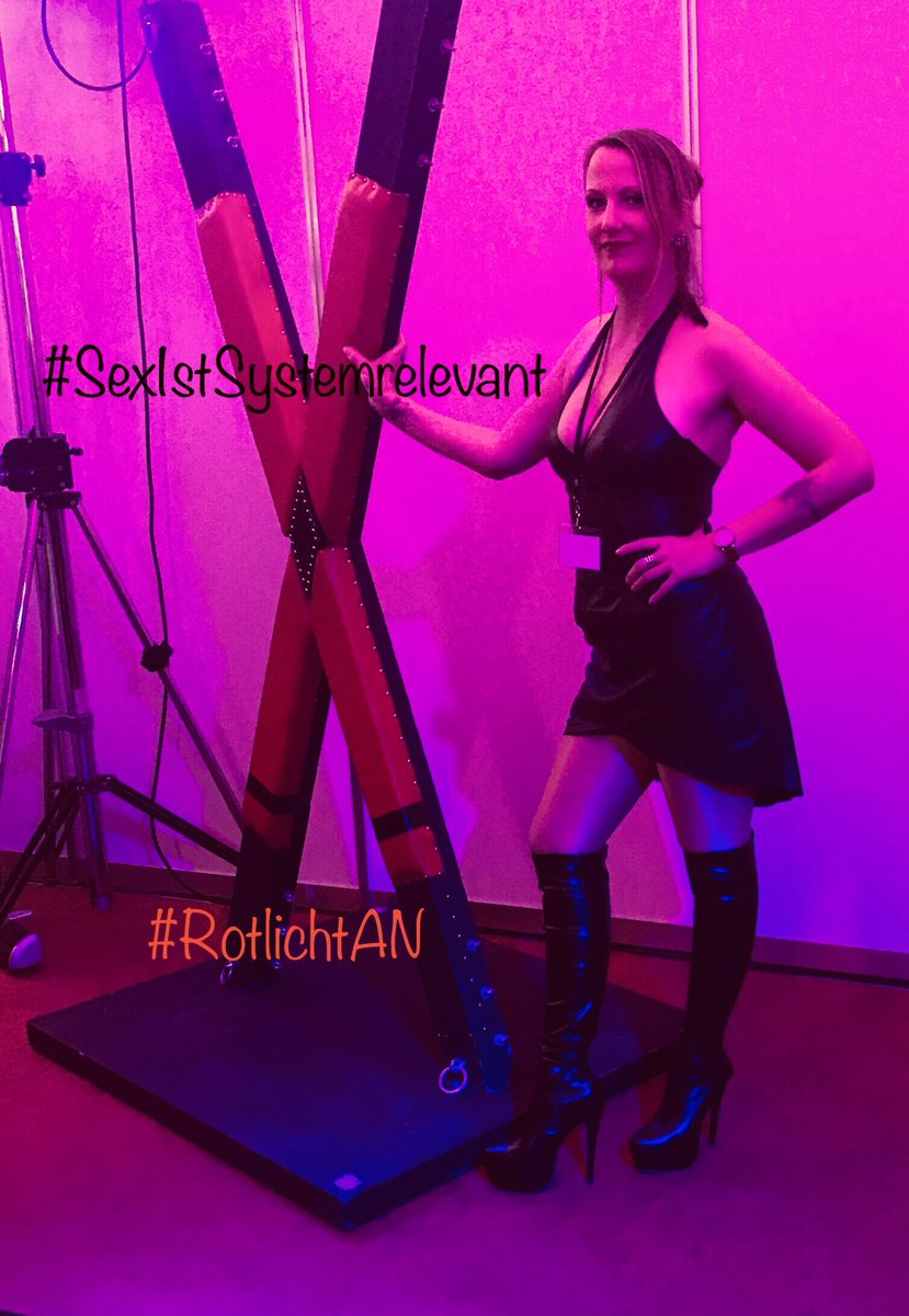 Schönes Wochenende für euch! Denkt dran am Dienstag, den 2. Juni ist #internationalerHurentag #Rotlicht an! Ich wünsche mir, dass icu wieder und weiterhin meine Arbeit ausüben darf! #SexarbeitistArbeit #sexworkiswork