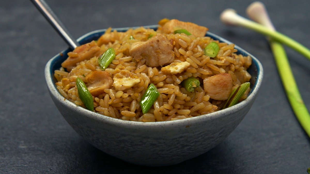 ARROZ chaufa peruano con pollo *INCREÍBLE SABOR! (https://youtu.be/D-qbhTE1...